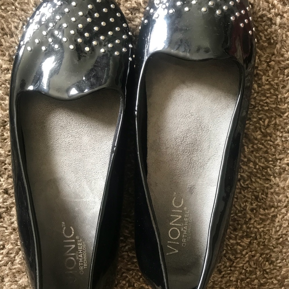 Vionic/Orthaheel black flats
